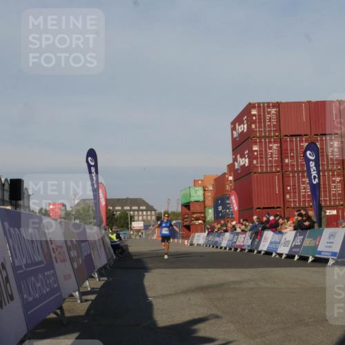 03.10.2025 - Köhlbrandbrückenlauf Matties Gatica Varas http://msf.ph/oto/9163689 03.10.2025 09:43:58 Ziel 3247 meine-sportfotos.de