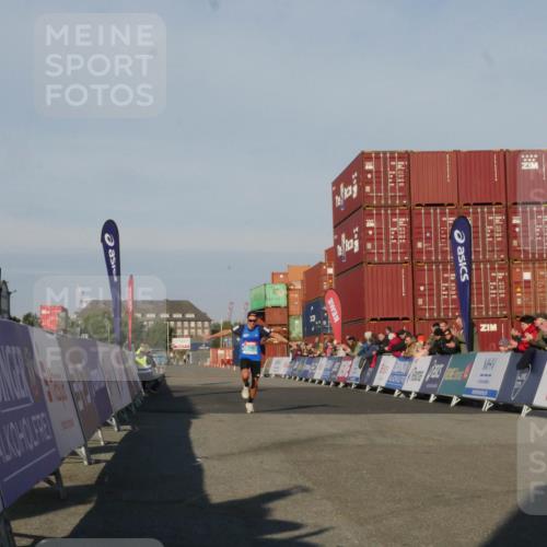 03.10.2025 - Köhlbrandbrückenlauf Matties Gatica Varas http://msf.ph/oto/9163696 03.10.2025 09:44:00 Ziel 3247 meine-sportfotos.de