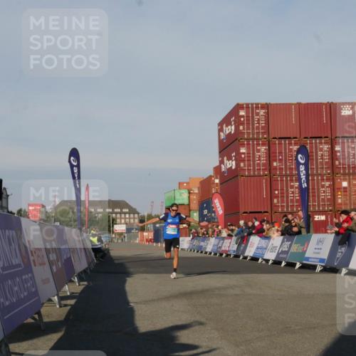 03.10.2025 - Köhlbrandbrückenlauf Matties Gatica Varas http://msf.ph/oto/9163697 03.10.2025 09:44:00 Ziel 3247 meine-sportfotos.de