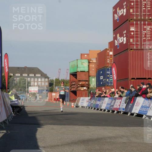 03.10.2025 - Köhlbrandbrückenlauf Matties Gatica Varas http://msf.ph/oto/9163707 03.10.2025 09:44:34 Ziel 1008 meine-sportfotos.de