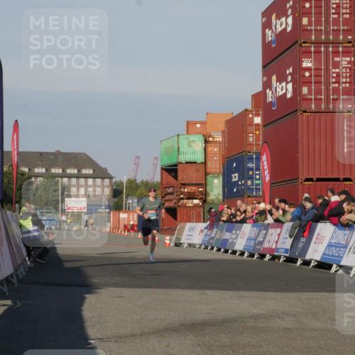 03.10.2025 - Köhlbrandbrückenlauf Matties Gatica Varas http://msf.ph/oto/9163709 03.10.2025 09:44:34 Ziel 1008 meine-sportfotos.de
