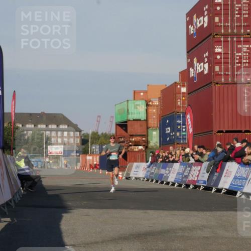 03.10.2025 - Köhlbrandbrückenlauf Matties Gatica Varas http://msf.ph/oto/9163710 03.10.2025 09:44:35 Ziel 1008 meine-sportfotos.de