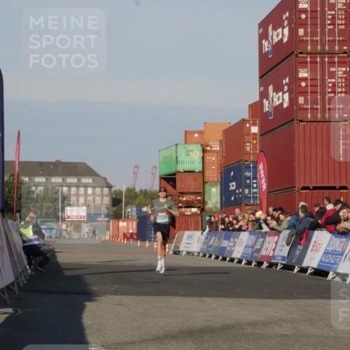 03.10.2025 - Köhlbrandbrückenlauf Matties Gatica Varas http://msf.ph/oto/9163713 03.10.2025 09:44:35 Ziel 1008 meine-sportfotos.de