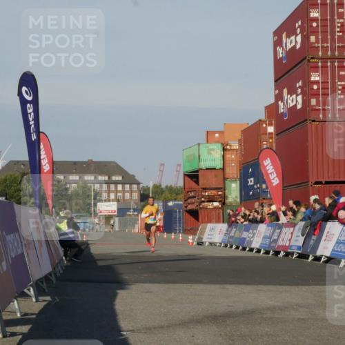03.10.2025 - Köhlbrandbrückenlauf Matties Gatica Varas http://msf.ph/oto/9163728 03.10.2025 09:45:08 Ziel 3590 meine-sportfotos.de