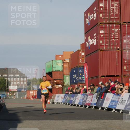03.10.2025 - Köhlbrandbrückenlauf Matties Gatica Varas http://msf.ph/oto/9163732 03.10.2025 09:45:11 Ziel 3590 meine-sportfotos.de