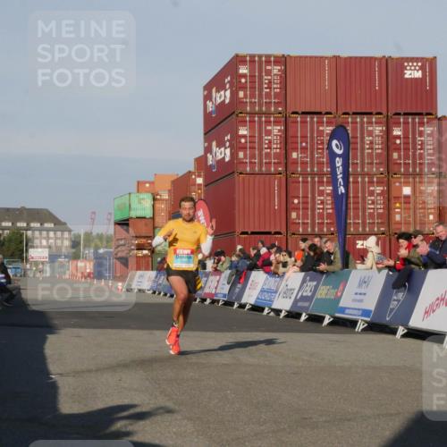 03.10.2025 - Köhlbrandbrückenlauf Matties Gatica Varas http://msf.ph/oto/9163733 03.10.2025 09:45:14 Ziel 3590 meine-sportfotos.de