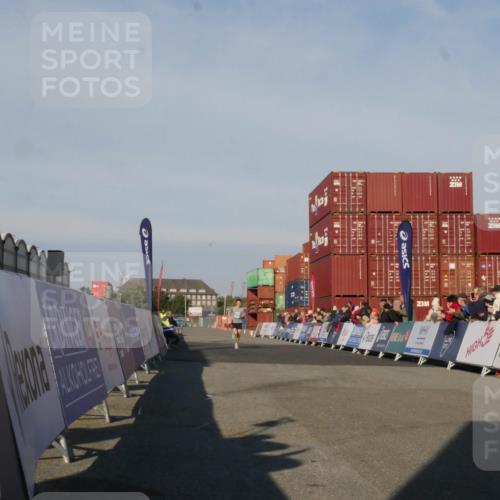 03.10.2025 - Köhlbrandbrückenlauf Matties Gatica Varas http://msf.ph/oto/9163748 03.10.2025 09:45:39 Ziel 3782 meine-sportfotos.de