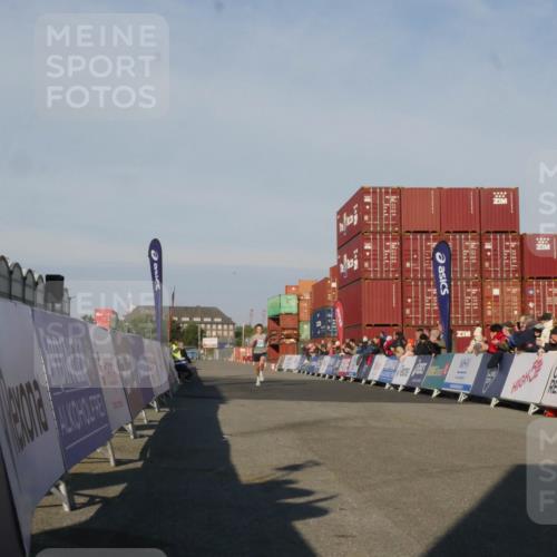 03.10.2025 - Köhlbrandbrückenlauf Matties Gatica Varas http://msf.ph/oto/9163749 03.10.2025 09:45:39 Ziel 3782 meine-sportfotos.de