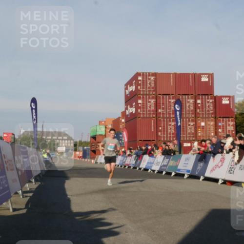 03.10.2025 - Köhlbrandbrückenlauf Matties Gatica Varas http://msf.ph/oto/9163759 03.10.2025 09:45:42 Ziel 3782 meine-sportfotos.de