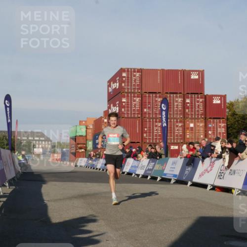 03.10.2025 - Köhlbrandbrückenlauf Matties Gatica Varas http://msf.ph/oto/9163763 03.10.2025 09:45:43 Ziel 3782 meine-sportfotos.de