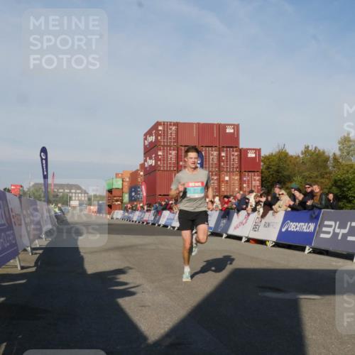 03.10.2025 - Köhlbrandbrückenlauf Matties Gatica Varas http://msf.ph/oto/9163767 03.10.2025 09:45:44 Ziel 3782 meine-sportfotos.de