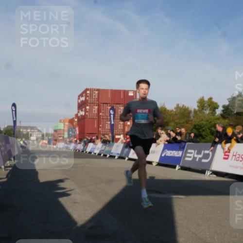 03.10.2025 - Köhlbrandbrückenlauf Matties Gatica Varas http://msf.ph/oto/9163769 03.10.2025 09:45:45 Ziel 3782 meine-sportfotos.de