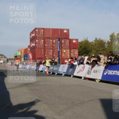 03.10.2025 - Köhlbrandbrückenlauf Matties Gatica Varas http://msf.ph/oto/9163780 03.10.2025 09:46:32 Ziel 3714, 3807 meine-sportfotos.de