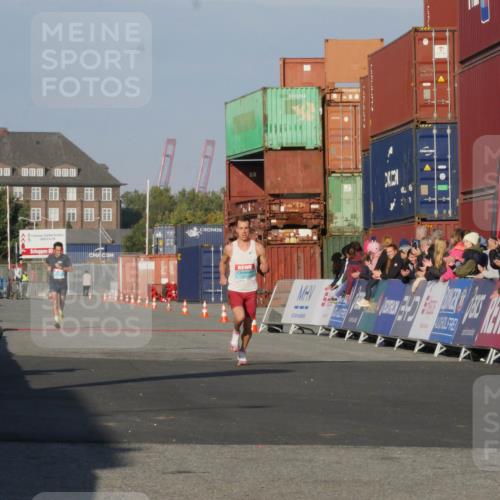 03.10.2025 - Köhlbrandbrückenlauf Matties Gatica Varas http://msf.ph/oto/9163802 03.10.2025 09:46:49 Ziel 1013 meine-sportfotos.de