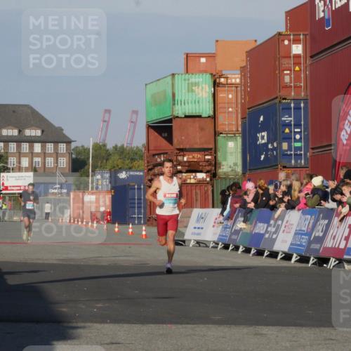 03.10.2025 - Köhlbrandbrückenlauf Matties Gatica Varas http://msf.ph/oto/9163804 03.10.2025 09:46:50 Ziel 1013 meine-sportfotos.de
