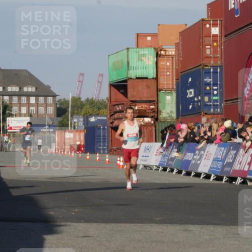 03.10.2025 - Köhlbrandbrückenlauf Matties Gatica Varas http://msf.ph/oto/9163806 03.10.2025 09:46:50 Ziel 1013 meine-sportfotos.de