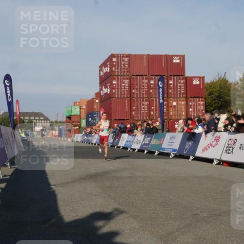 03.10.2025 - Köhlbrandbrückenlauf Matties Gatica Varas http://msf.ph/oto/9163815 03.10.2025 09:46:54 Ziel 1013, 3760 meine-sportfotos.de