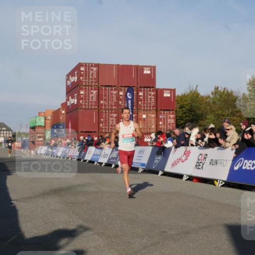 03.10.2025 - Köhlbrandbrückenlauf Matties Gatica Varas http://msf.ph/oto/9163820 03.10.2025 09:46:55 Ziel 1013, 3760 meine-sportfotos.de