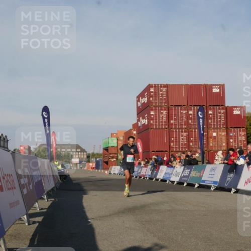 03.10.2025 - Köhlbrandbrückenlauf Matties Gatica Varas http://msf.ph/oto/9163834 03.10.2025 09:47:02 Ziel 3760 meine-sportfotos.de