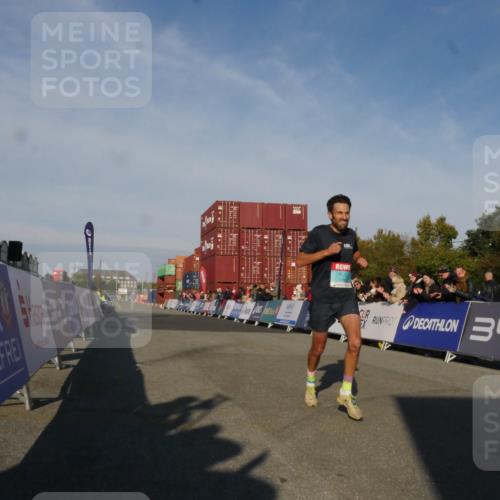 03.10.2025 - Köhlbrandbrückenlauf Matties Gatica Varas http://msf.ph/oto/9163845 03.10.2025 09:47:04 Ziel 3760 meine-sportfotos.de