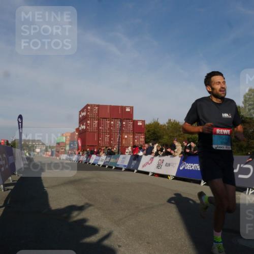 03.10.2025 - Köhlbrandbrückenlauf Matties Gatica Varas http://msf.ph/oto/9163847 03.10.2025 09:47:05 Ziel 3760 meine-sportfotos.de