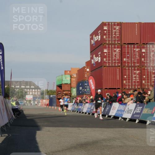 03.10.2025 - Köhlbrandbrückenlauf Matties Gatica Varas http://msf.ph/oto/9163861 03.10.2025 09:47:46 Ziel 1062, 3304, 3336 meine-sportfotos.de