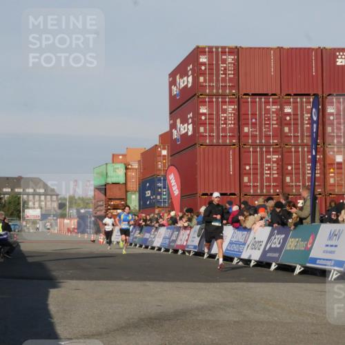03.10.2025 - Köhlbrandbrückenlauf Matties Gatica Varas http://msf.ph/oto/9163862 03.10.2025 09:47:47 Ziel 1062, 3304, 3336 meine-sportfotos.de