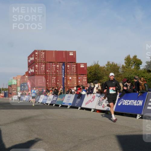 03.10.2025 - Köhlbrandbrückenlauf Matties Gatica Varas http://msf.ph/oto/9163875 03.10.2025 09:47:49 Ziel 1062, 3304, 3336 meine-sportfotos.de