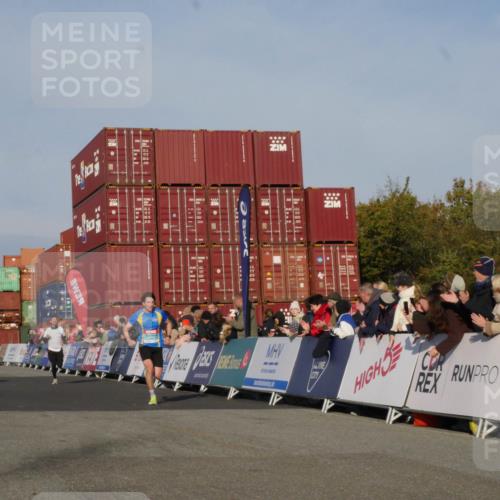 03.10.2025 - Köhlbrandbrückenlauf Matties Gatica Varas http://msf.ph/oto/9163878 03.10.2025 09:47:50 Ziel 1062, 3304, 3336 meine-sportfotos.de