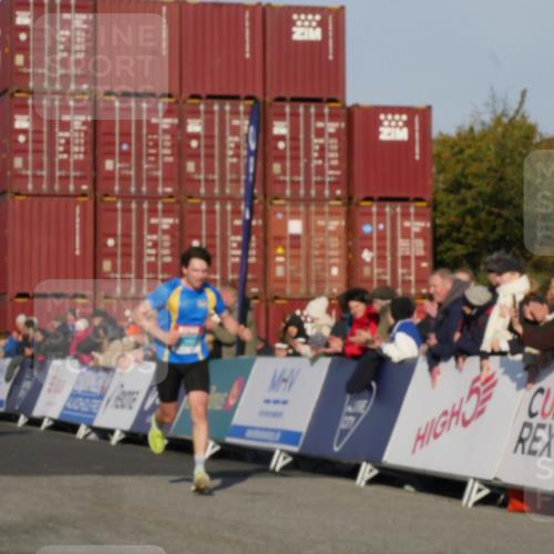 03.10.2025 - Köhlbrandbrückenlauf Matties Gatica Varas http://msf.ph/oto/9163881 03.10.2025 09:47:51 Ziel 1062, 3304, 3336 meine-sportfotos.de