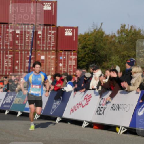 03.10.2025 - Köhlbrandbrückenlauf Matties Gatica Varas http://msf.ph/oto/9163883 03.10.2025 09:47:52 Ziel 1062, 3304, 3336 meine-sportfotos.de
