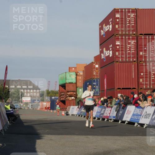 03.10.2025 - Köhlbrandbrückenlauf Matties Gatica Varas http://msf.ph/oto/9163909 03.10.2025 09:48:13 Ziel 3209 meine-sportfotos.de