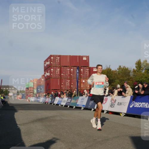 03.10.2025 - Köhlbrandbrückenlauf Matties Gatica Varas http://msf.ph/oto/9163923 03.10.2025 09:48:17 Ziel 3209 meine-sportfotos.de