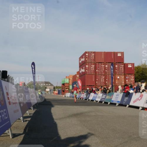 03.10.2025 - Köhlbrandbrückenlauf Matties Gatica Varas http://msf.ph/oto/9163927 03.10.2025 09:48:22 Ziel 2968 meine-sportfotos.de