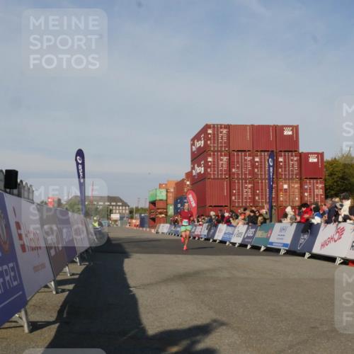 03.10.2025 - Köhlbrandbrückenlauf Matties Gatica Varas http://msf.ph/oto/9163929 03.10.2025 09:48:23 Ziel 2968 meine-sportfotos.de