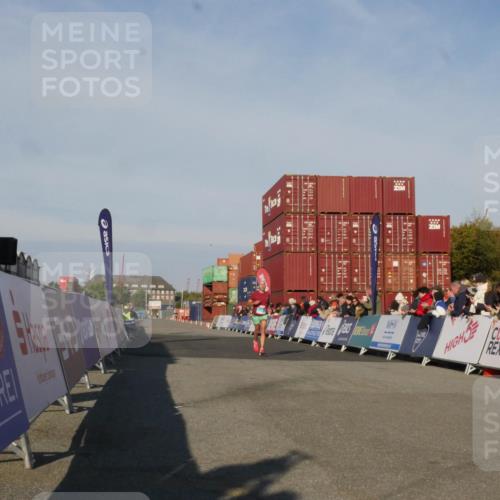 03.10.2025 - Köhlbrandbrückenlauf Matties Gatica Varas http://msf.ph/oto/9163931 03.10.2025 09:48:23 Ziel 2968 meine-sportfotos.de