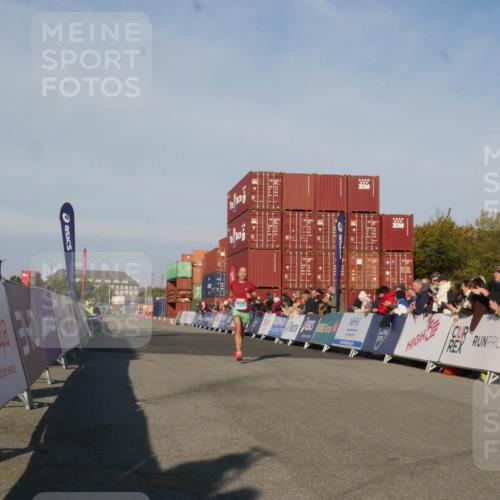 03.10.2025 - Köhlbrandbrückenlauf Matties Gatica Varas http://msf.ph/oto/9163935 03.10.2025 09:48:24 Ziel 2968 meine-sportfotos.de