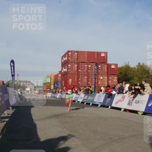 03.10.2025 - Köhlbrandbrückenlauf Matties Gatica Varas http://msf.ph/oto/9163937 03.10.2025 09:48:25 Ziel 2968 meine-sportfotos.de