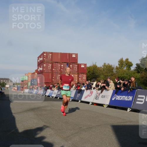 03.10.2025 - Köhlbrandbrückenlauf Matties Gatica Varas http://msf.ph/oto/9163943 03.10.2025 09:48:26 Ziel 2968 meine-sportfotos.de