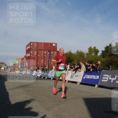03.10.2025 - Köhlbrandbrückenlauf Matties Gatica Varas http://msf.ph/oto/9163945 03.10.2025 09:48:27 Ziel 2968 meine-sportfotos.de
