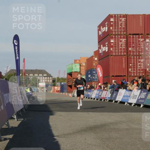 03.10.2025 - Köhlbrandbrückenlauf Matties Gatica Varas http://msf.ph/oto/9163956 03.10.2025 09:48:50 Ziel 3127 meine-sportfotos.de