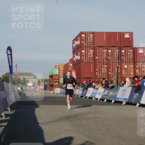 03.10.2025 - Köhlbrandbrückenlauf Matties Gatica Varas http://msf.ph/oto/9163961 03.10.2025 09:48:51 Ziel 3127 meine-sportfotos.de