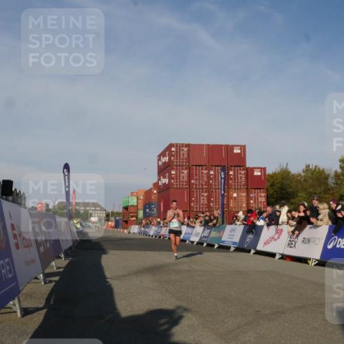 03.10.2025 - Köhlbrandbrückenlauf Matties Gatica Varas http://msf.ph/oto/9163987 03.10.2025 09:49:31 Ziel 1022, 3203 meine-sportfotos.de
