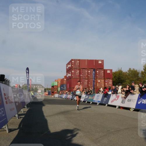 03.10.2025 - Köhlbrandbrückenlauf Matties Gatica Varas http://msf.ph/oto/9163988 03.10.2025 09:49:31 Ziel 1022, 3203 meine-sportfotos.de