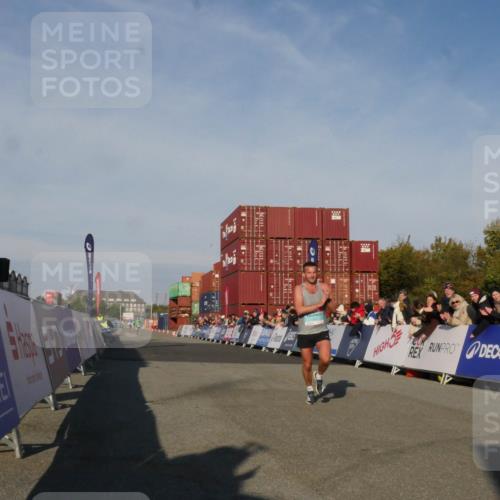 03.10.2025 - Köhlbrandbrückenlauf Matties Gatica Varas http://msf.ph/oto/9163992 03.10.2025 09:49:32 Ziel 1022, 3203 meine-sportfotos.de