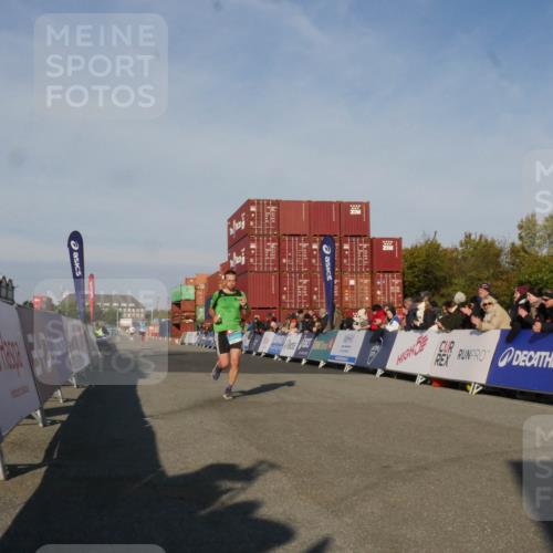 03.10.2025 - Köhlbrandbrückenlauf Matties Gatica Varas http://msf.ph/oto/9164006 03.10.2025 09:49:44 Ziel 2700 meine-sportfotos.de
