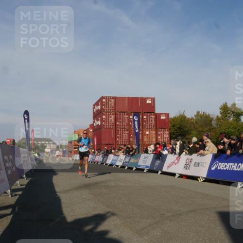 03.10.2025 - Köhlbrandbrückenlauf Matties Gatica Varas http://msf.ph/oto/9164019 03.10.2025 09:49:53 Ziel 1041 meine-sportfotos.de