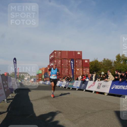 03.10.2025 - Köhlbrandbrückenlauf Matties Gatica Varas http://msf.ph/oto/9164022 03.10.2025 09:49:54 Ziel 1041 meine-sportfotos.de