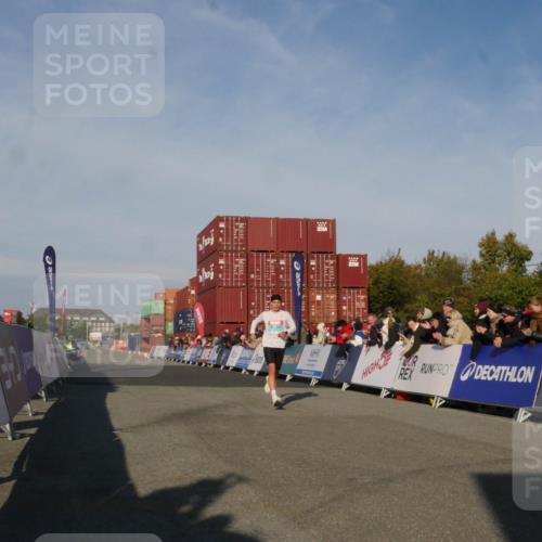 03.10.2025 - Köhlbrandbrückenlauf Matties Gatica Varas http://msf.ph/oto/9164037 03.10.2025 09:50:03 Ziel 2176 meine-sportfotos.de