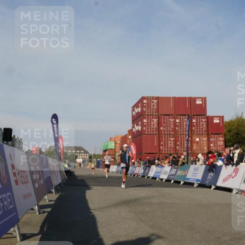 03.10.2025 - Köhlbrandbrückenlauf Matties Gatica Varas http://msf.ph/oto/9164052 03.10.2025 09:50:24 Ziel 1174, 3463 meine-sportfotos.de